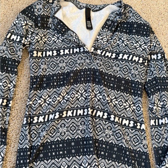 SKIMS holiday Pajama Set - Picture 2 of 4